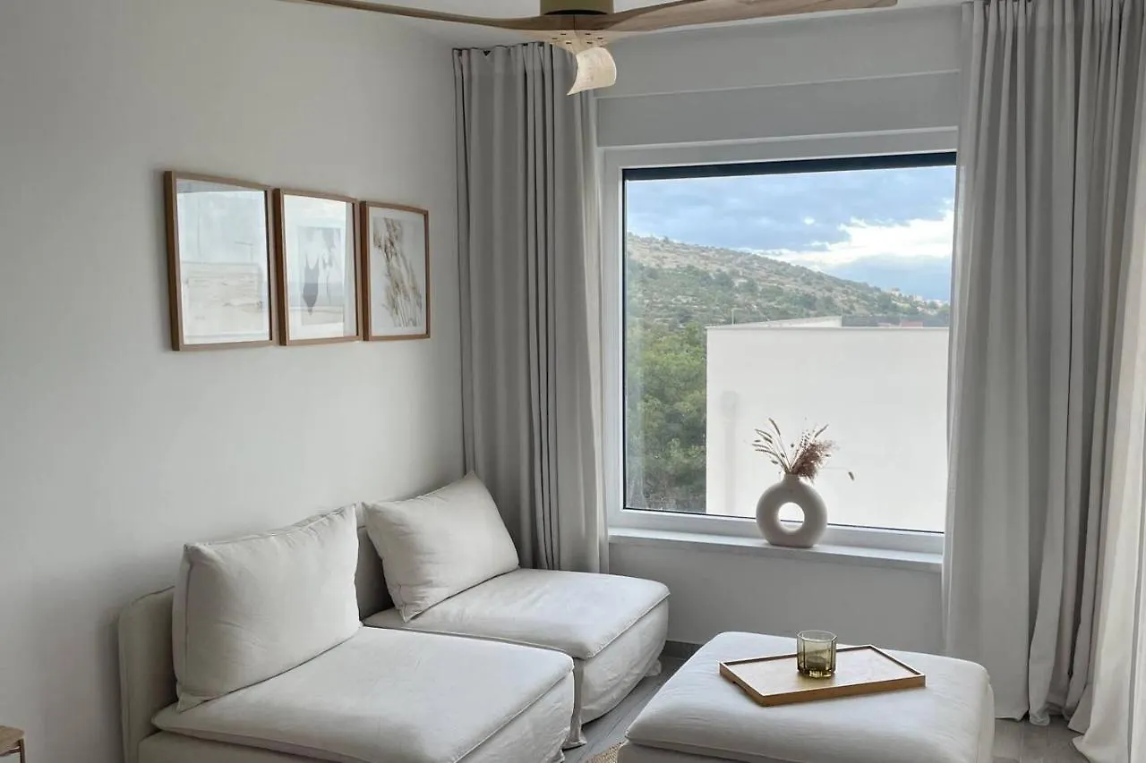 Cozy Loft Studio With Rooftop Seaview & Pool Okrug Gornji Apartment